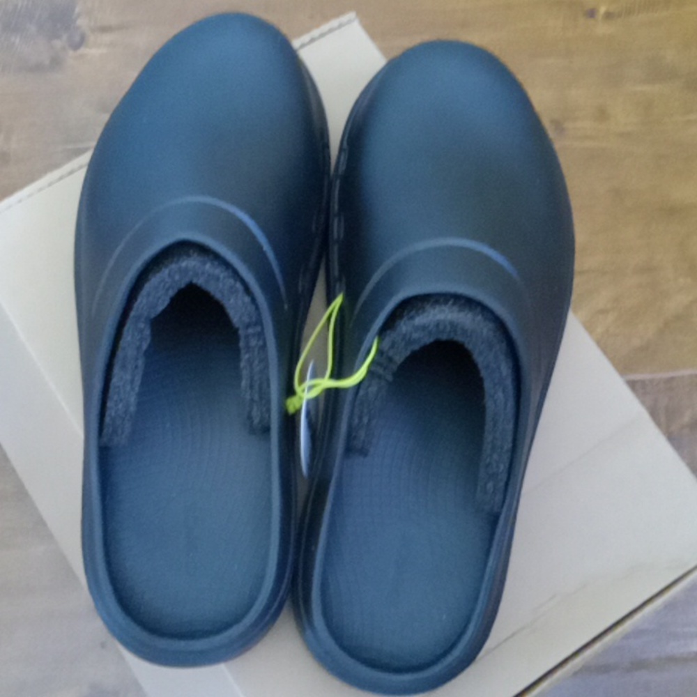 OOFOS Black Clogs NIB Mens 11